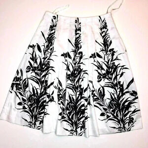 Jones New York Women’s 100% Cotton white pleated skirt with black floral print 4